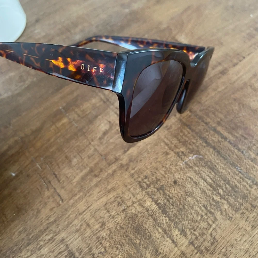 Diff Sunglasses - Picture 2 of 2